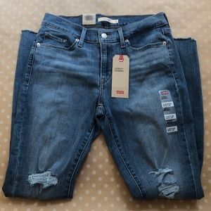 🍂 NWT Curvy Skinny Levi Ripped Skinny Jeans